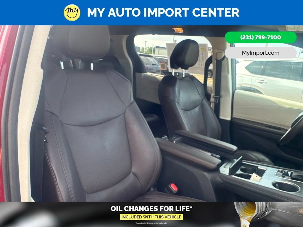 Used 2021 Toyota Sienna Platinum AWD/4WD image 30