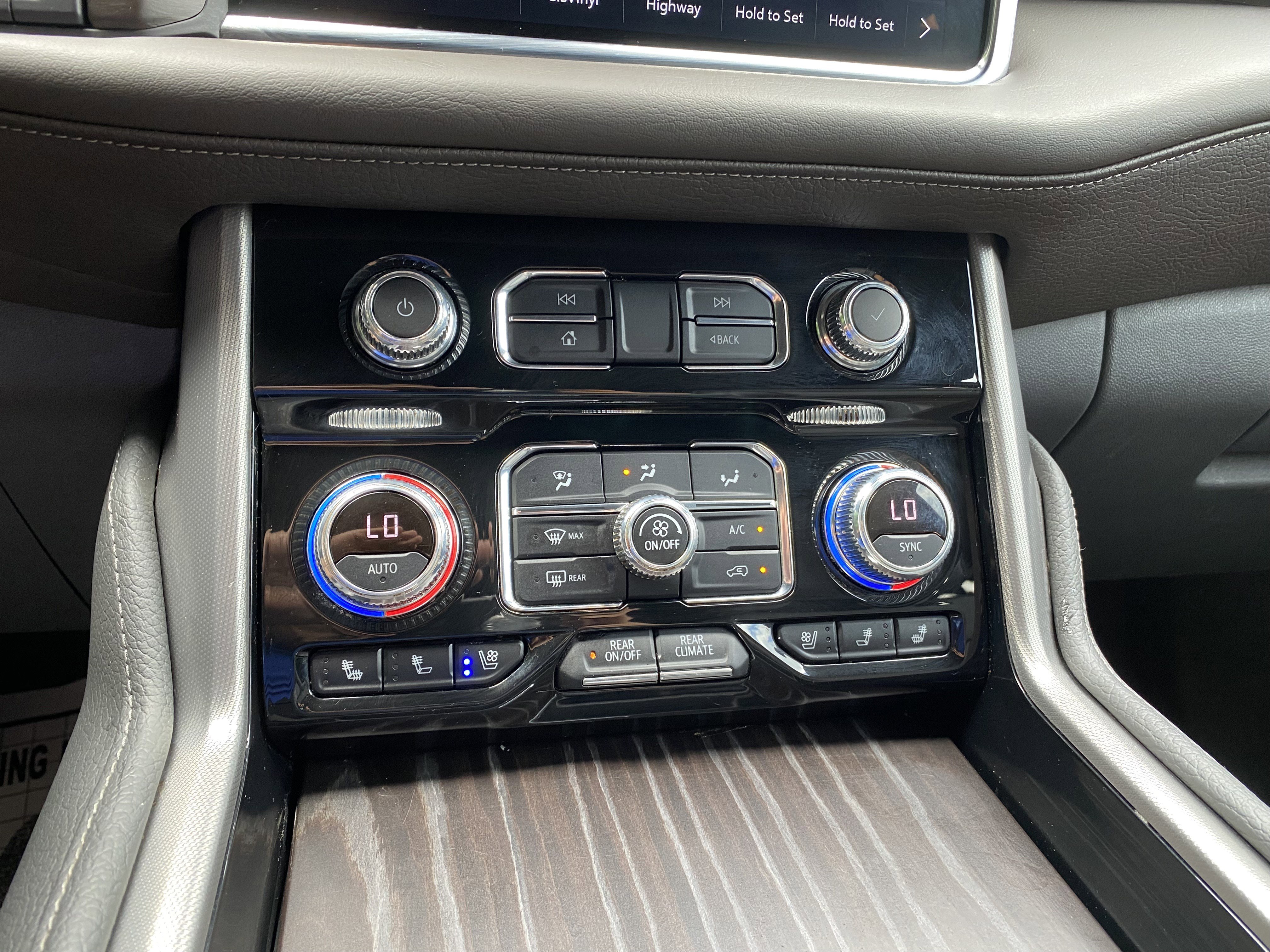 Used 2023 GMC Yukon Denali RWD image 30