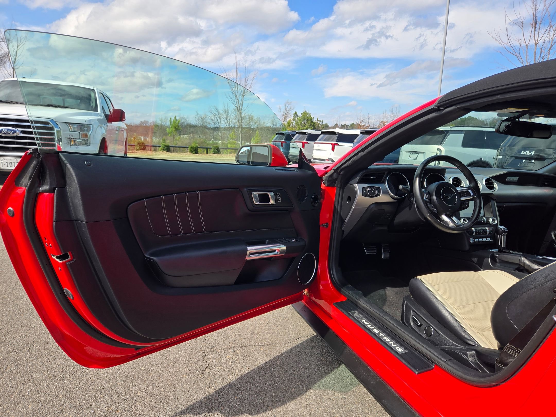 Used 2019 Ford Mustang Premium image 17
