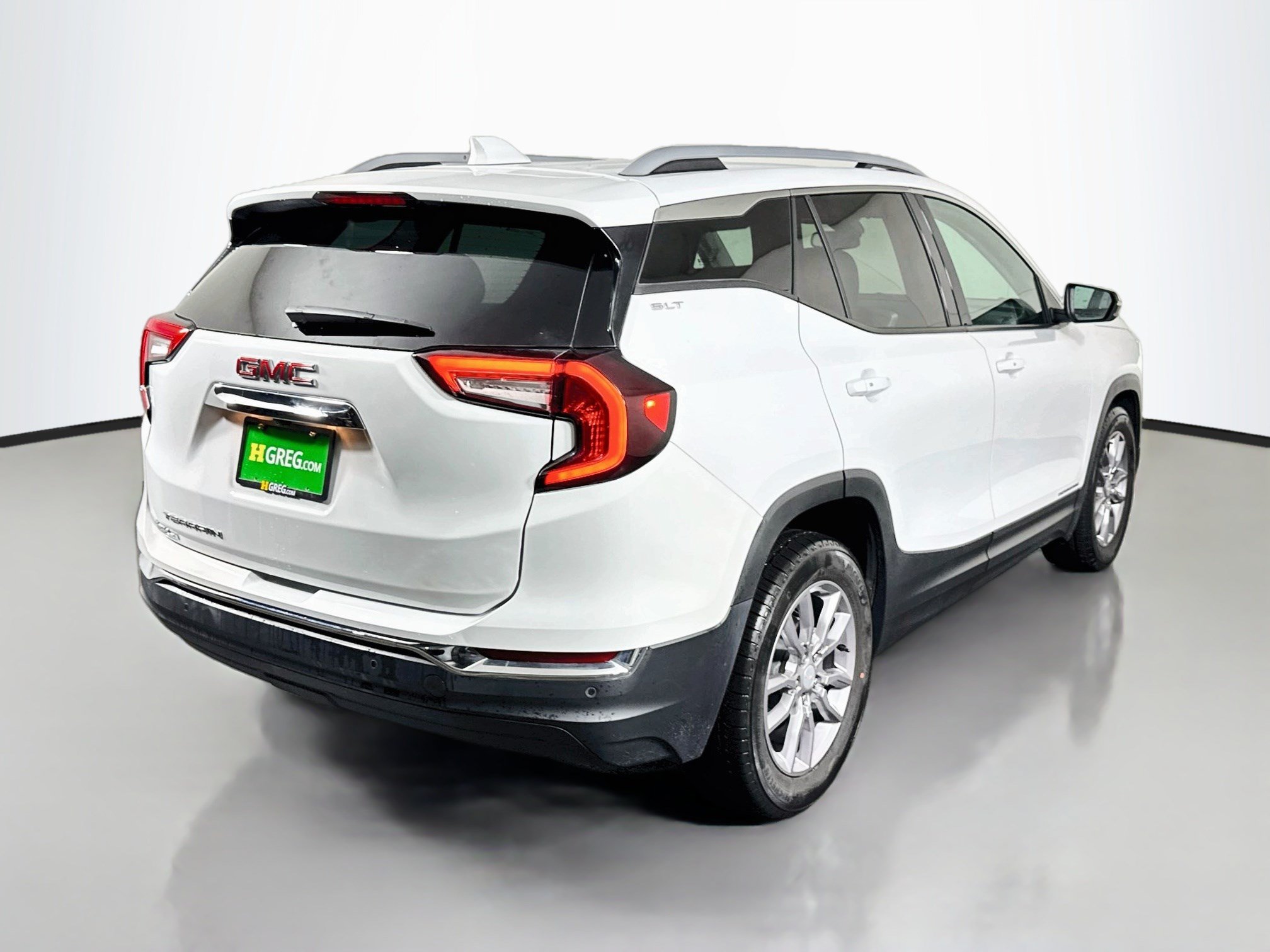 Used 2023 GMC Terrain SLT w/ Tech Package FWD image 10