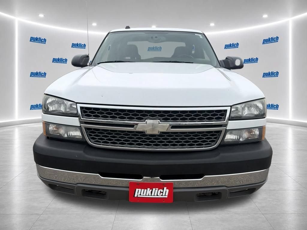 Used 2005 Chevrolet Silverado 2500 LS w/ Heavy-Duty Power Package AWD/4WD image 2