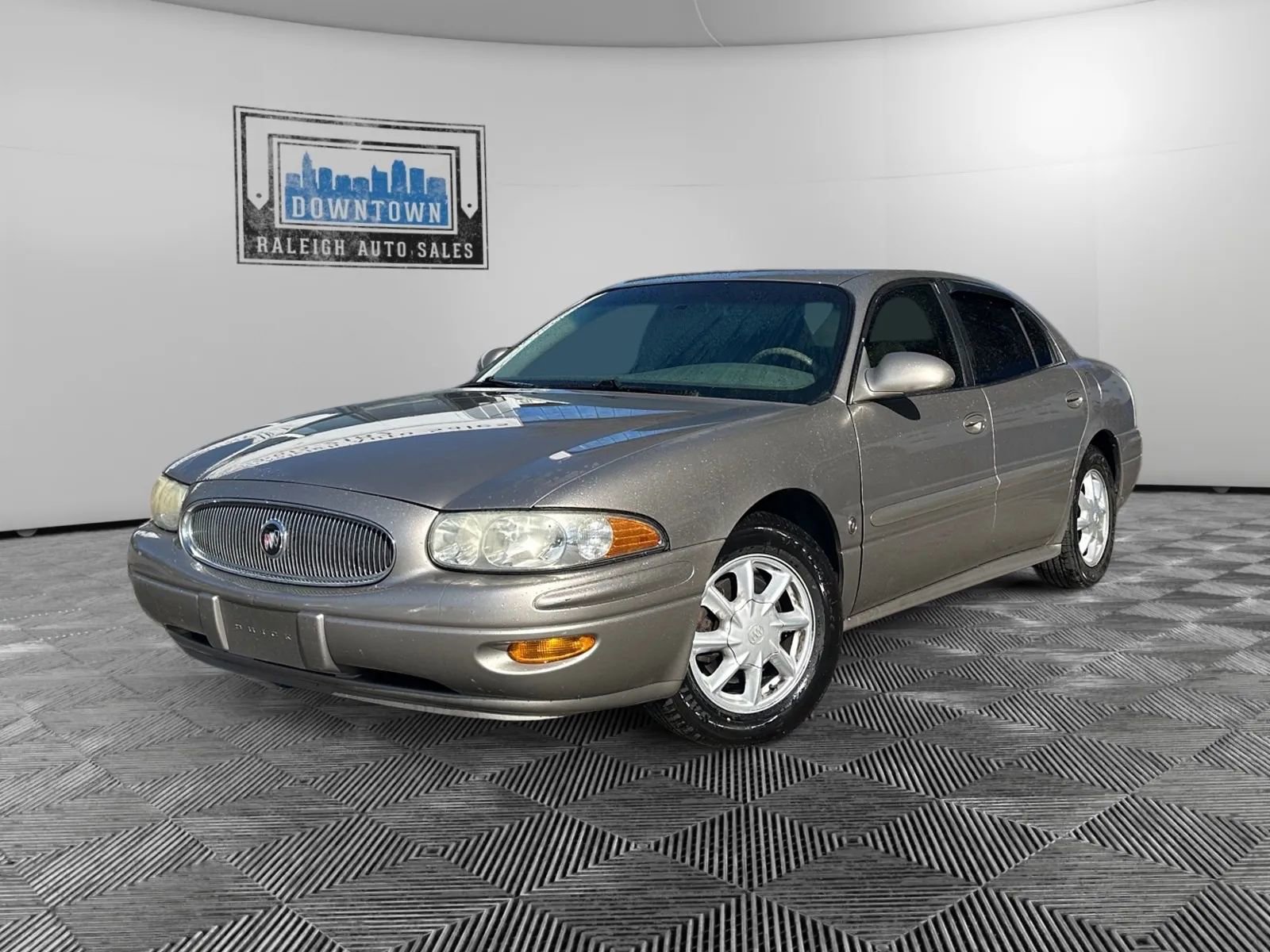 Used 2003 Buick Le Sabre Custom w/ Luxury Package image 2