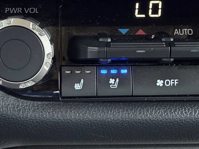 Used 2023 Toyota Tundra Limited w/ Power Package AWD/4WD image 23