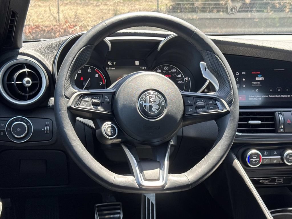 Used 2023 Alfa Romeo Giulia Veloce RWD image 7