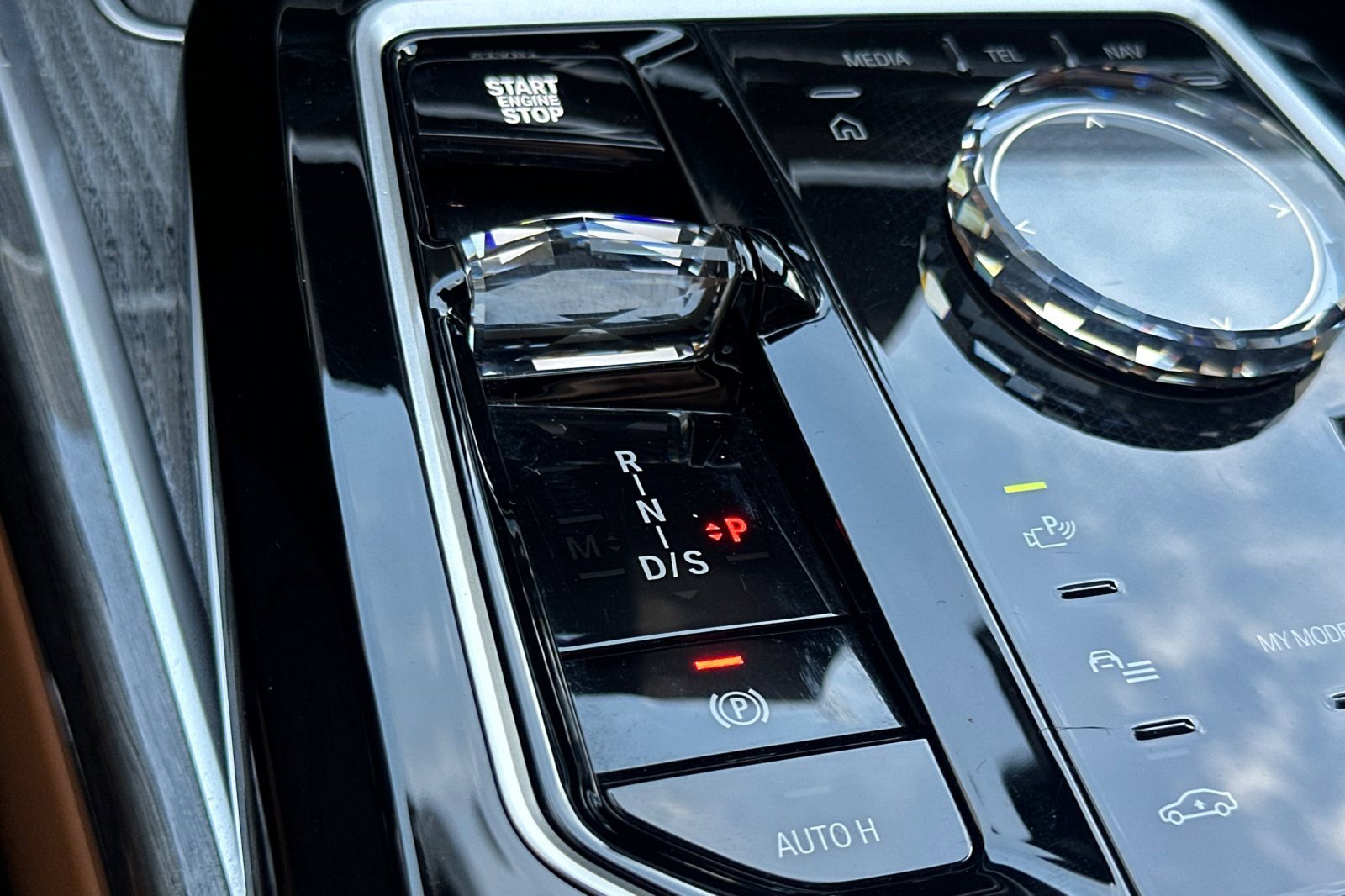 Used 2025 BMW 740i w/ Premium Package RWD image 27