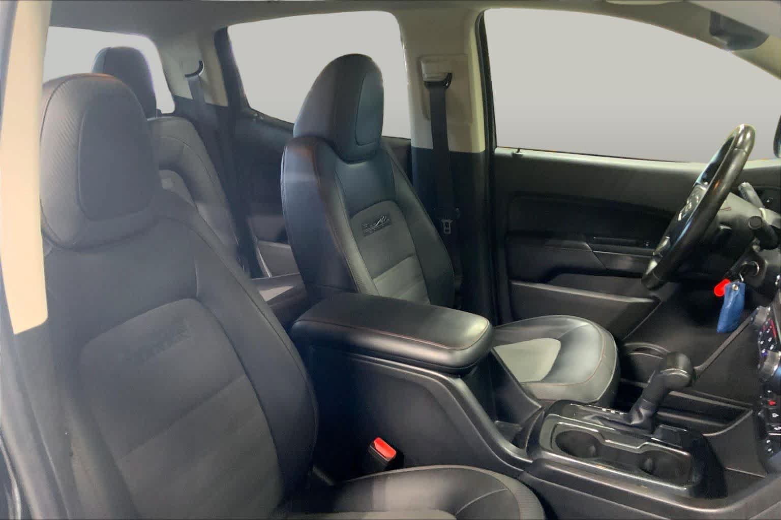 Used 2015 GMC Canyon SLE w/ All-Terrain Package RWD image 8