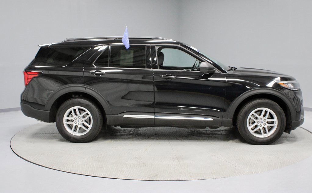 Certified 2025 Ford Explorer Active image 7