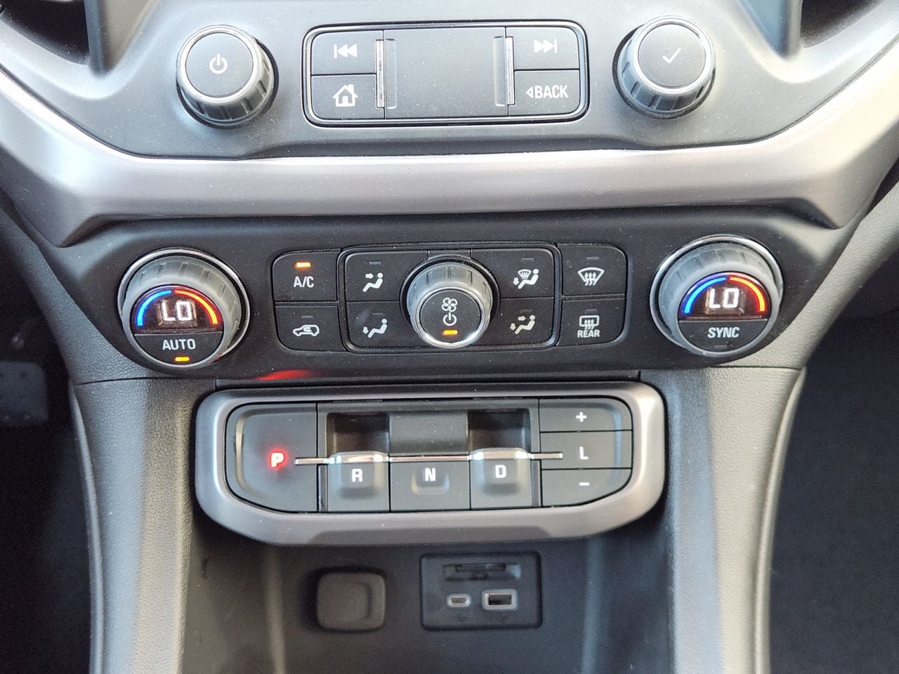 Used 2023 GMC Acadia AT4 AWD/4WD image 16