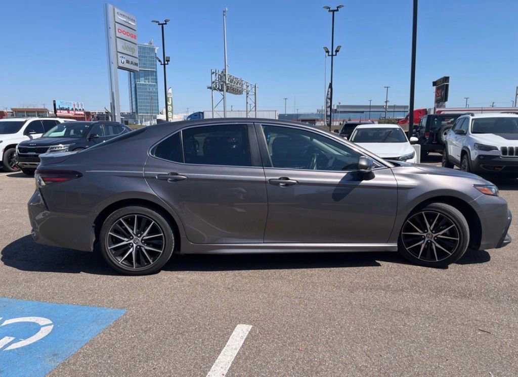 Used 2023 Toyota Camry SE image 6