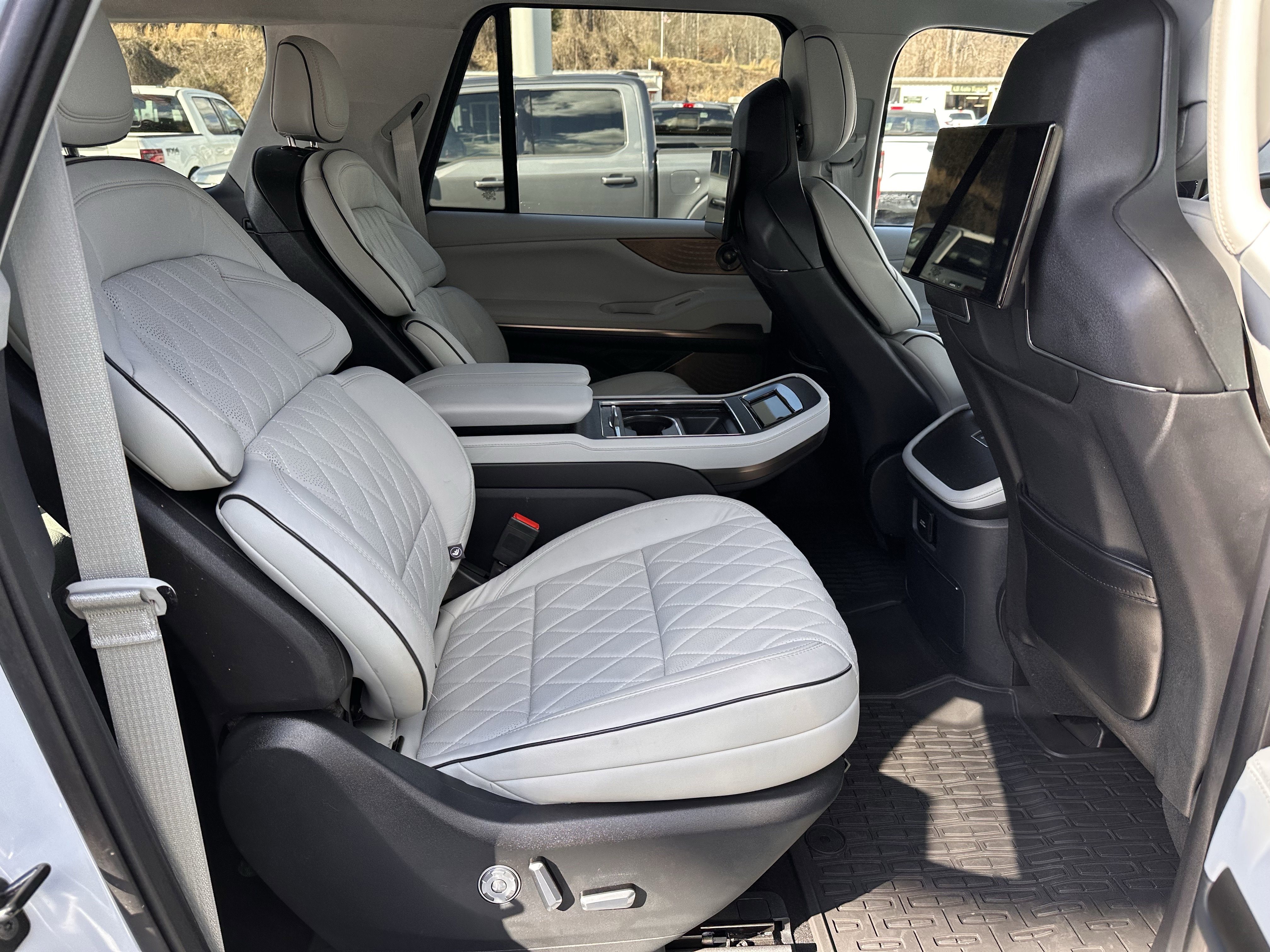 Used 2025 Lincoln Navigator L Black Label w/ Black Label Special Edition image 19