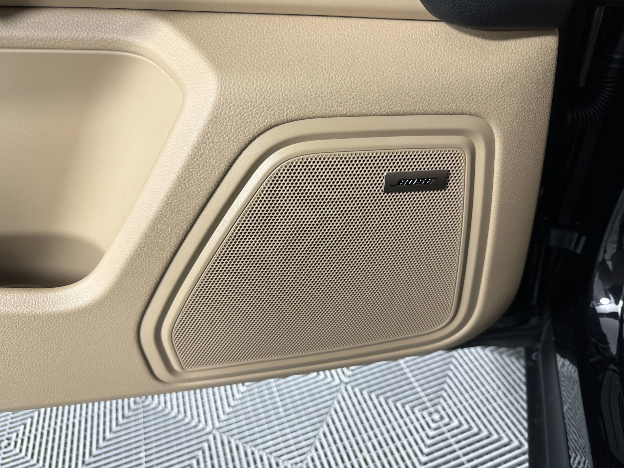 Certified 2025 Porsche Macan image 14