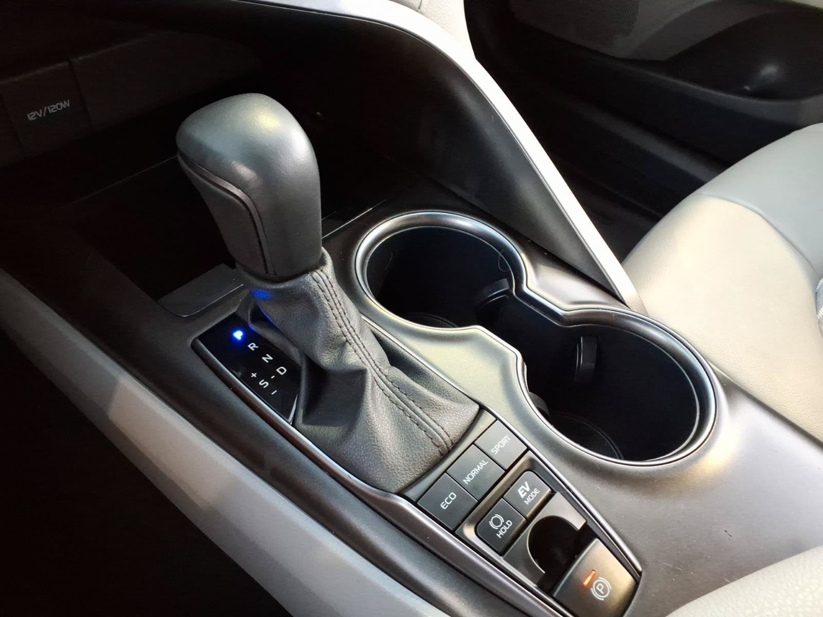 Used 2024 Toyota Camry SE FWD image 19