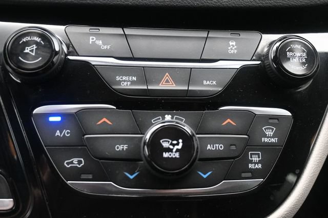 Used 2017 Chrysler Pacifica Touring-L Plus w/ Tire & Wheel Group FWD image 32
