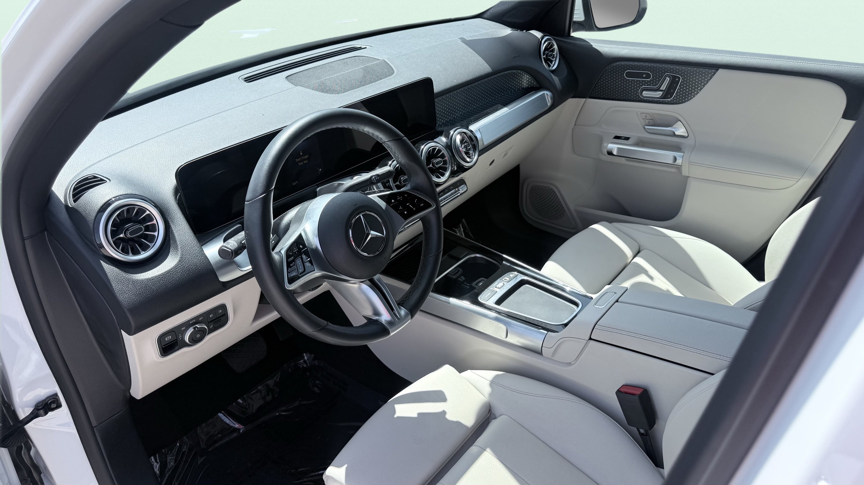 Used 2025 Mercedes-Benz GLB 250 image 27