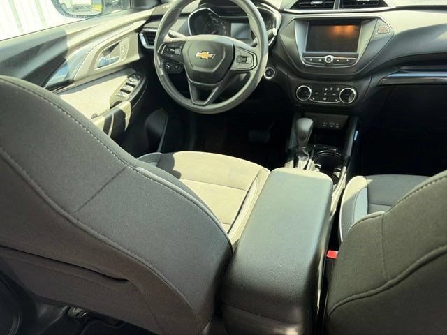 Used 2023 Chevrolet TrailBlazer LT FWD image 36