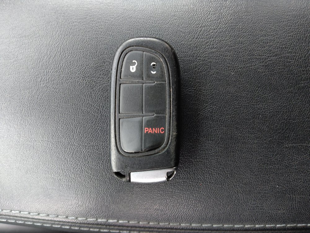 Used 2019 Jeep Cherokee Latitude Plus FWD image 32