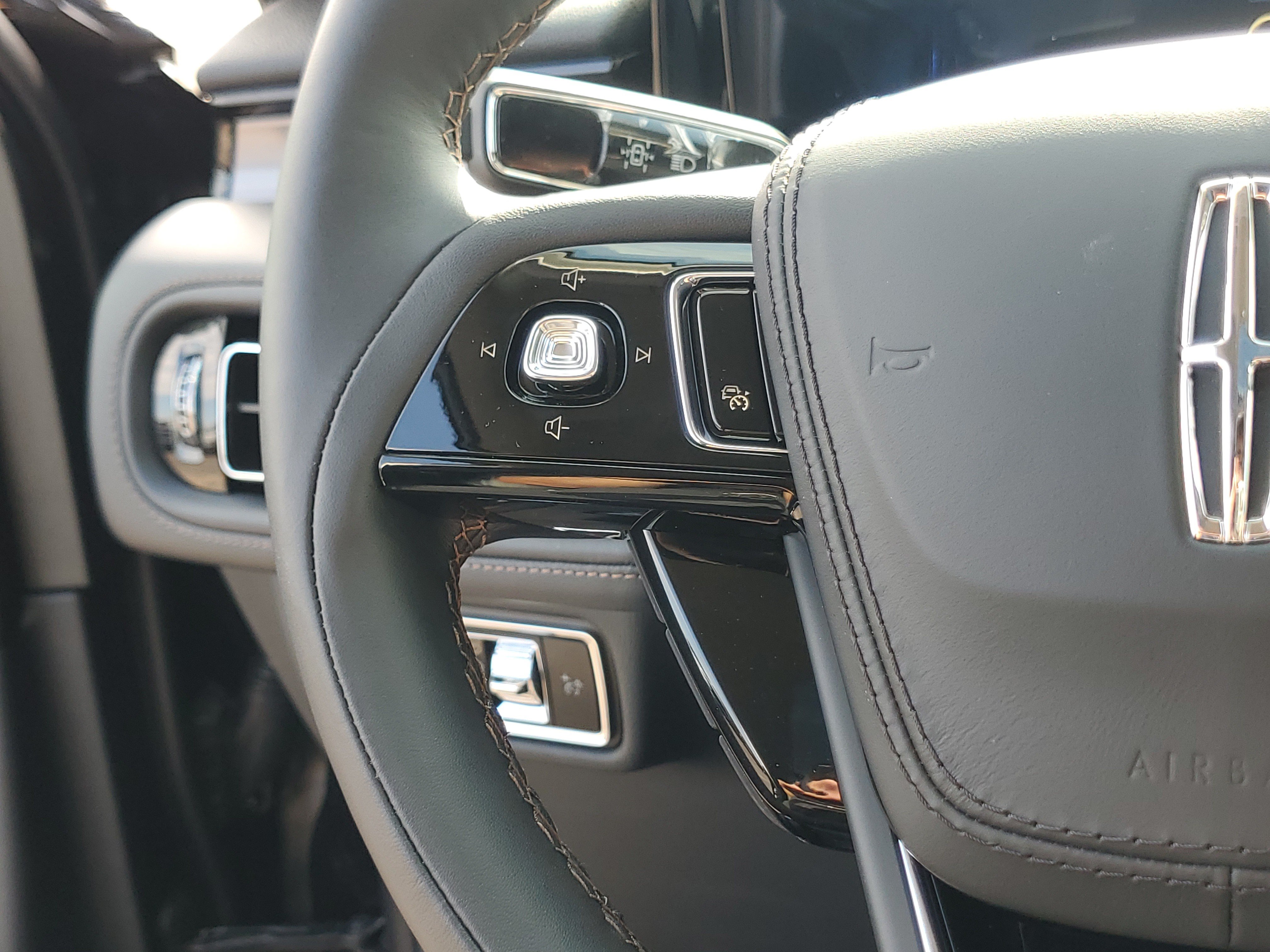 New 2027 Lincoln Aviator AWD image 16
