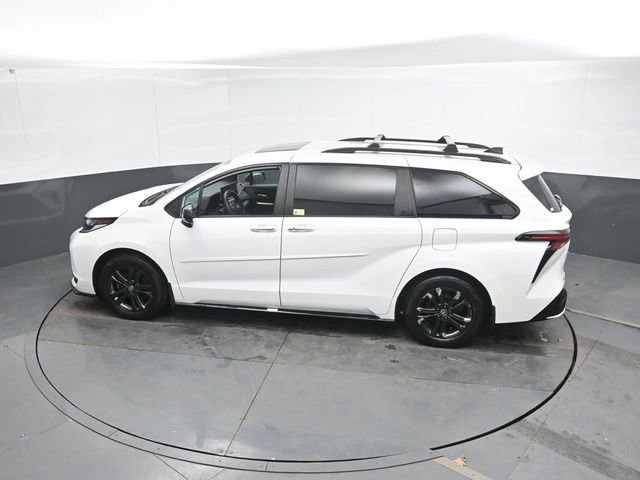 Used 2025 Toyota Sienna XSE image 18