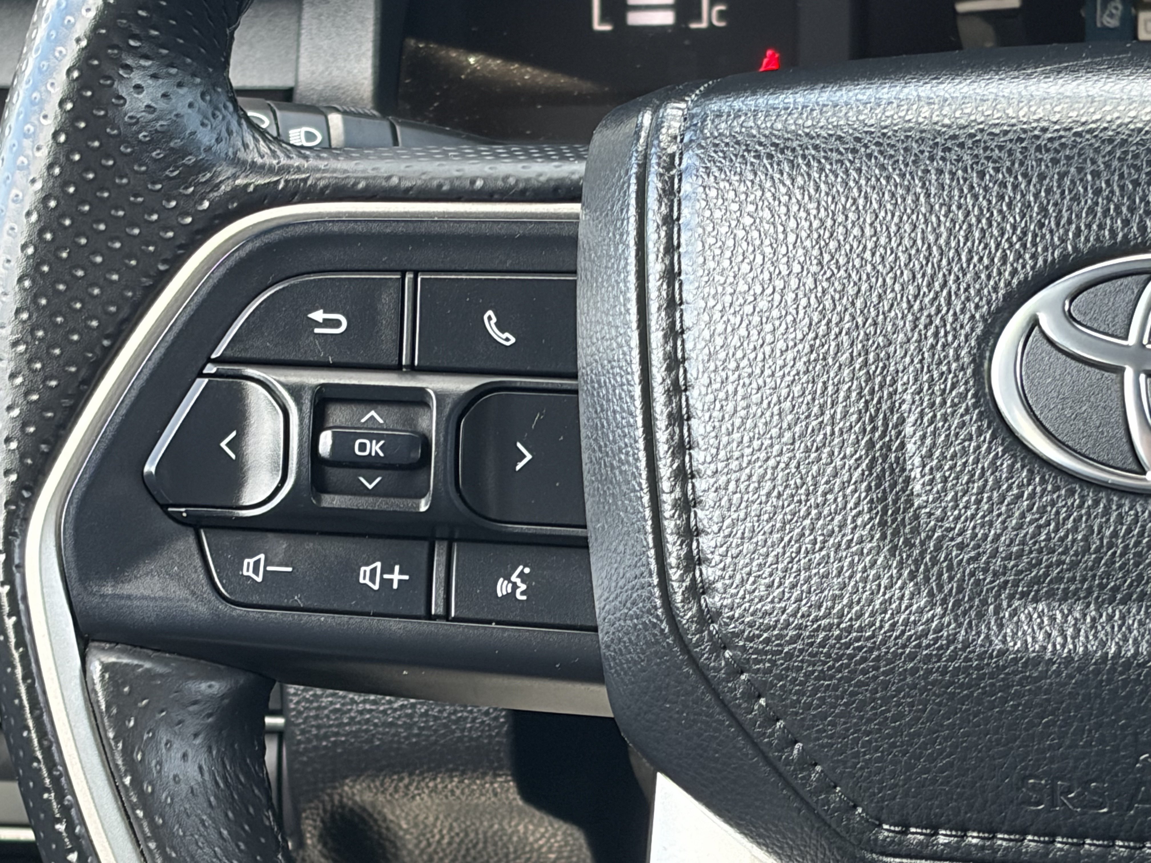 Certified 2025 Toyota 4Runner SR5 AWD/4WD image 18