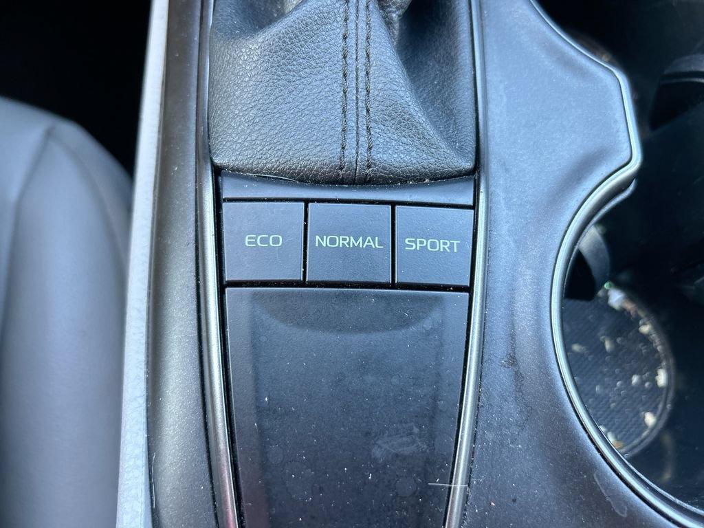 Used 2023 Toyota Camry SE FWD image 31