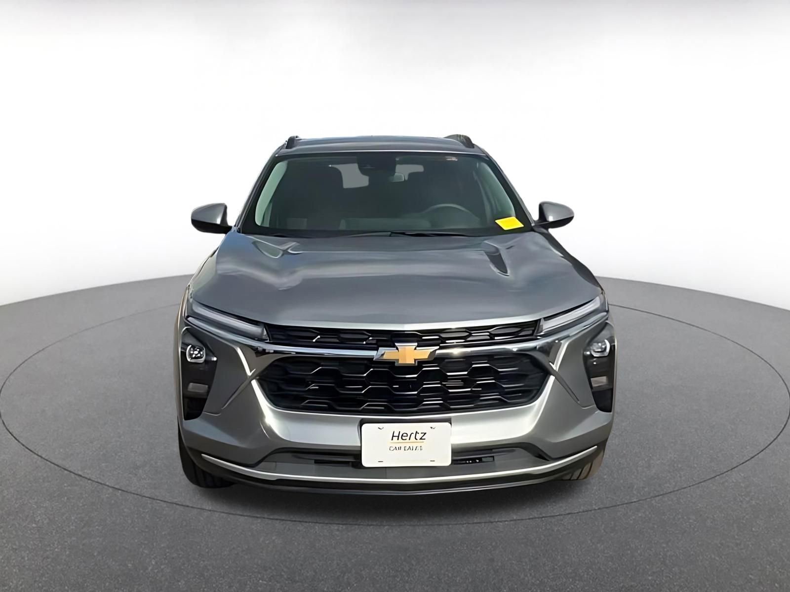 Used 2025 Chevrolet Trax LT FWD image 4