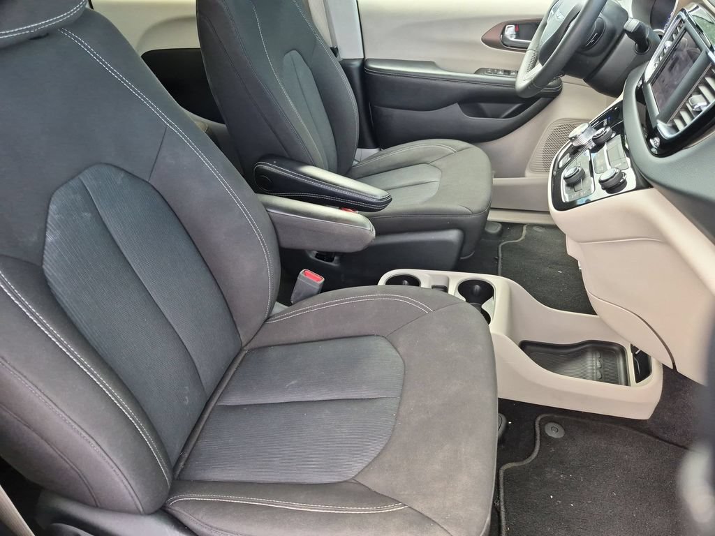 Used 2023 Chrysler Voyager LX FWD image 31