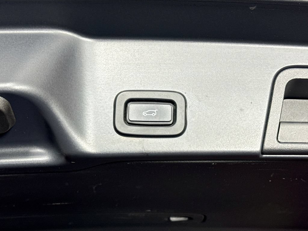 Used 2020 Land Rover Range Rover Evoque R-Dynamic SE AWD/4WD image 34