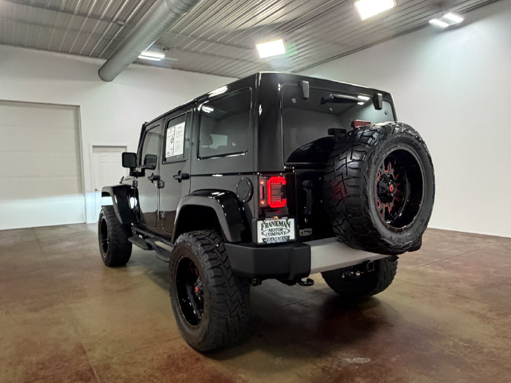 Used 2015 Jeep Wrangler Unlimited Sahara w/ Connectivity Group AWD/4WD image 35