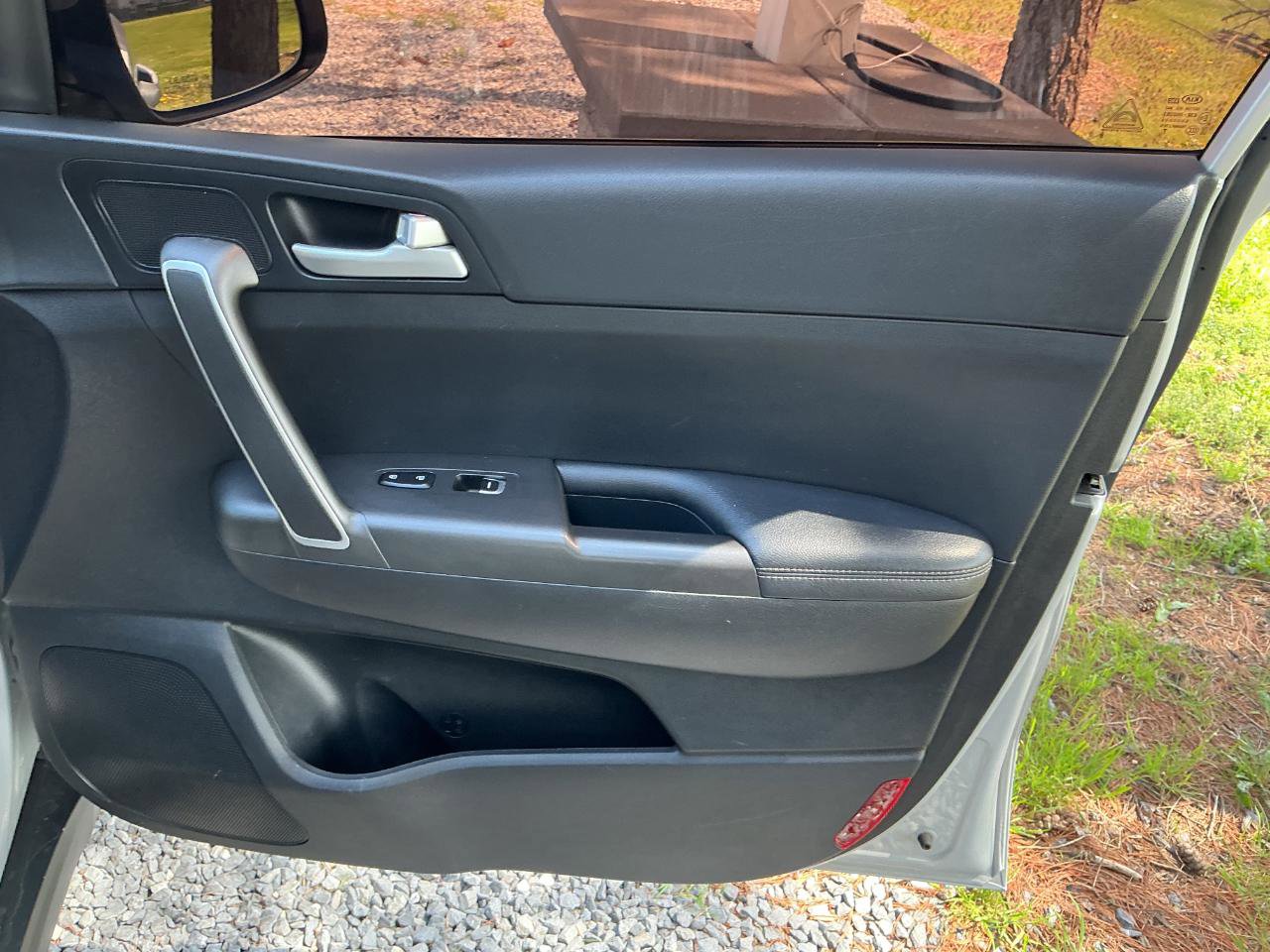 Used 2020 Kia Sportage LX image 21