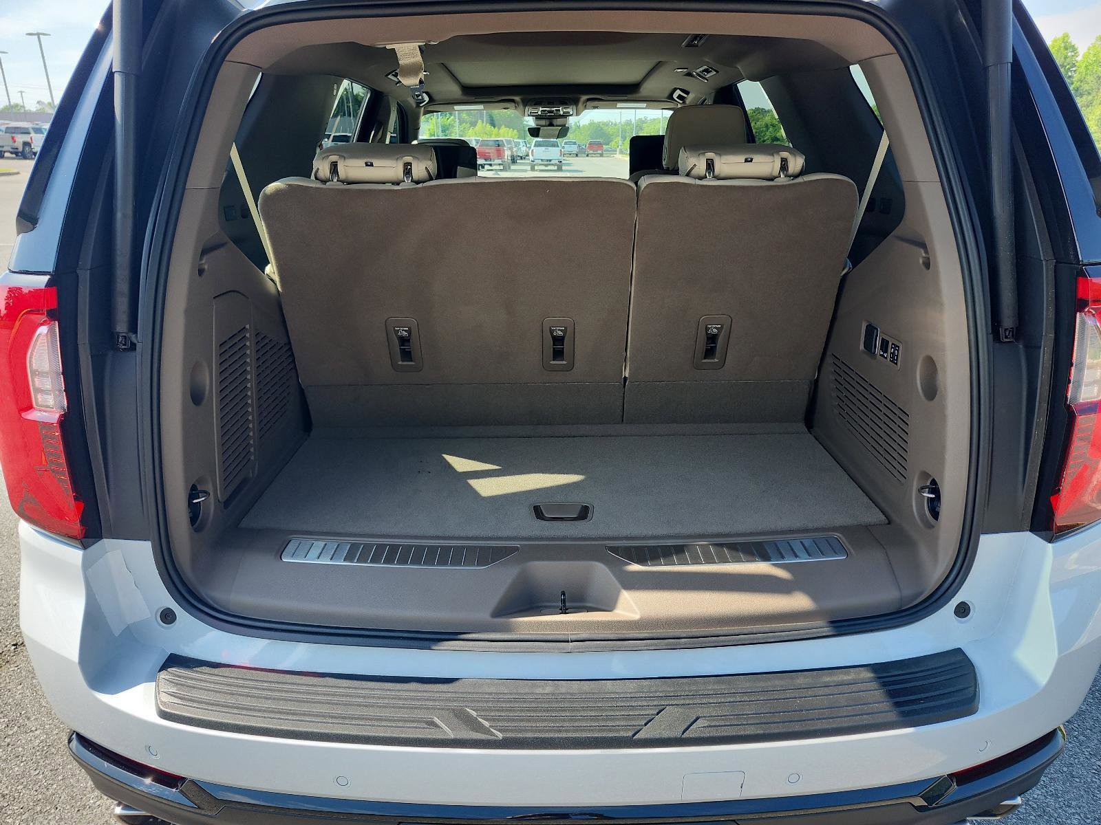 New 2026 GMC Yukon Denali w/ Denali Reserve Package AWD/4WD image 10