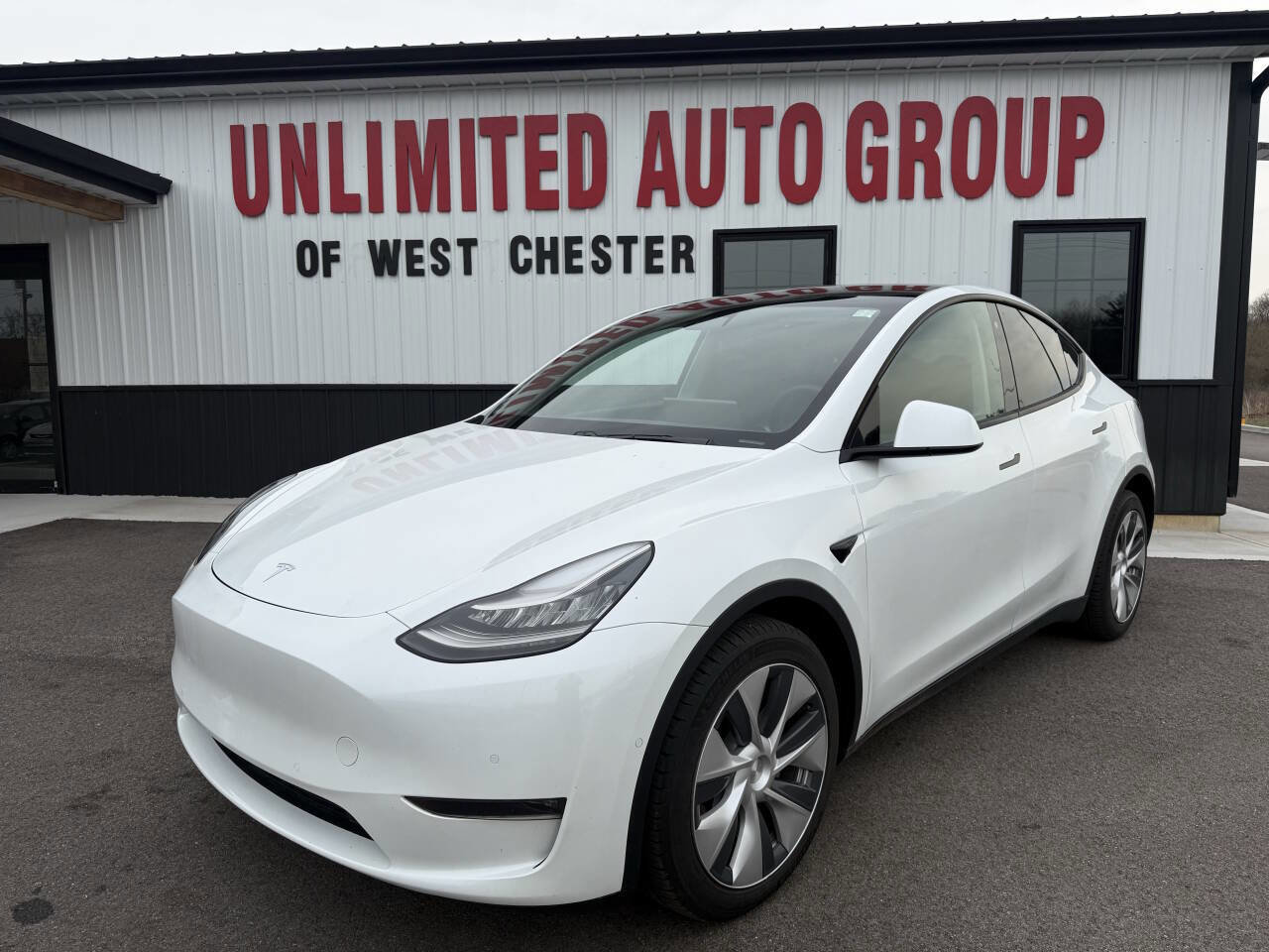 Used 2020 Tesla Model Y Long Range image 1
