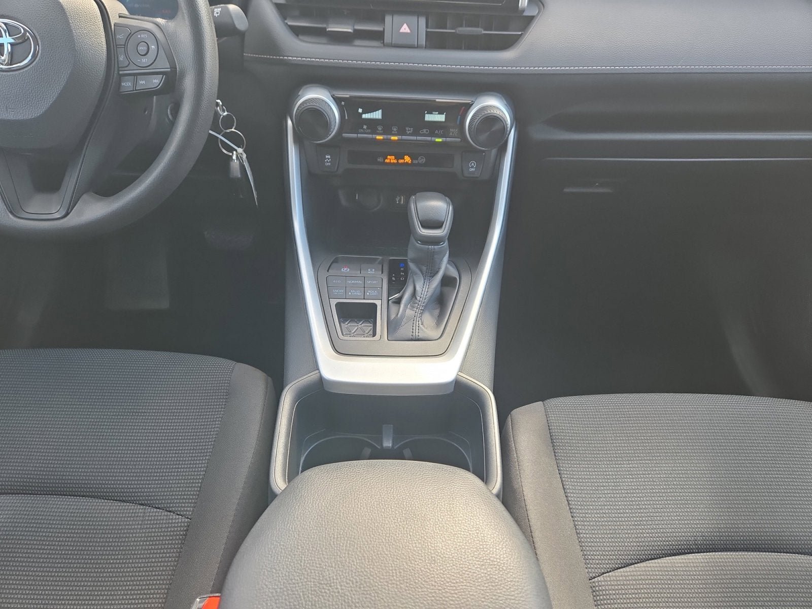 Used 2024 Toyota RAV4 LE image 21