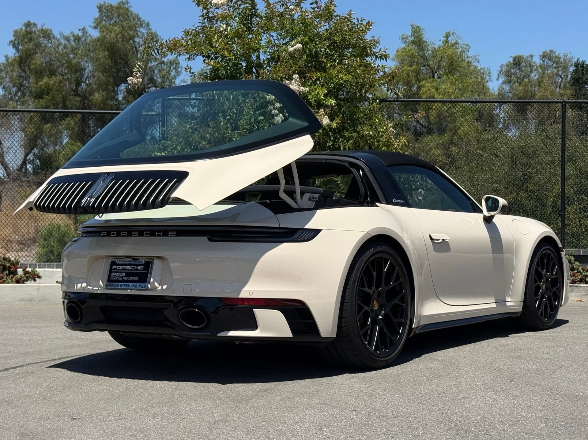 Certified 2024 Porsche 911 Targa 4 AWD/4WD image 34