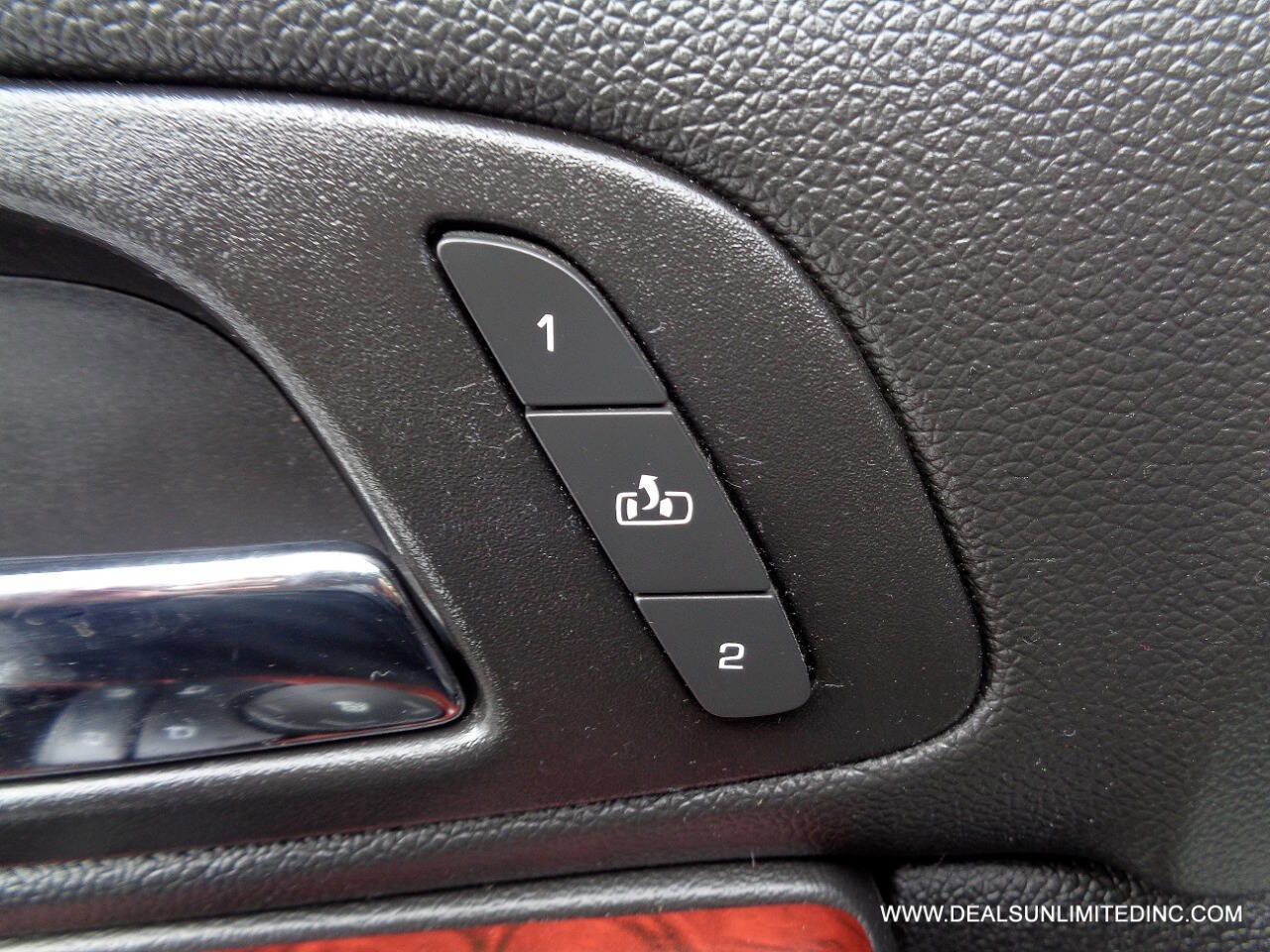 Used 2012 Cadillac Escalade Luxury image 11