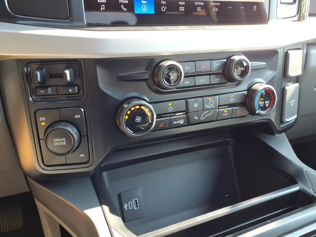 New 2026 Ford F250 XLT w/ XLT Premium Package AWD/4WD image 23