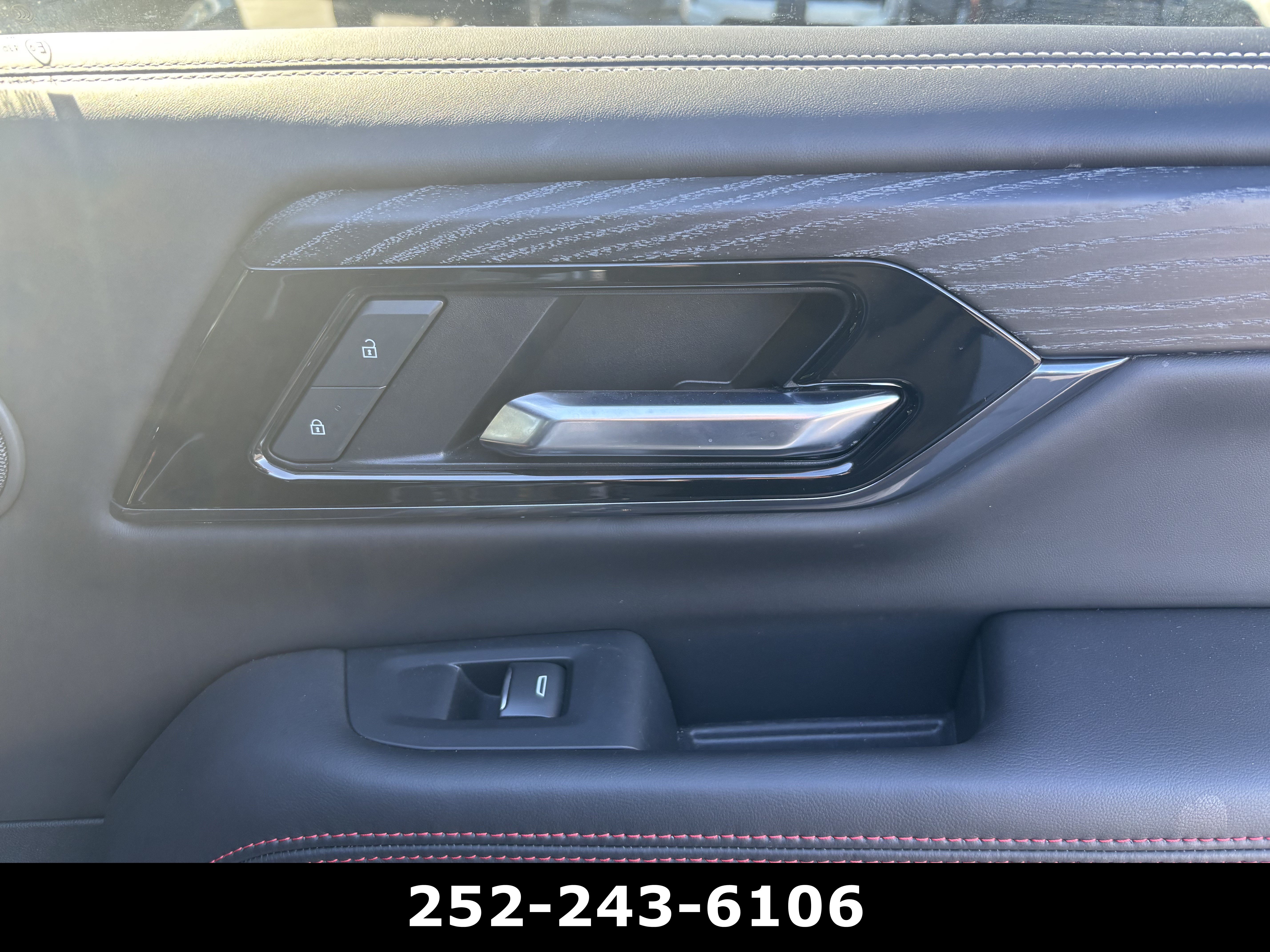 Used 2025 GMC Yukon AT4 Ultimate AWD/4WD image 28