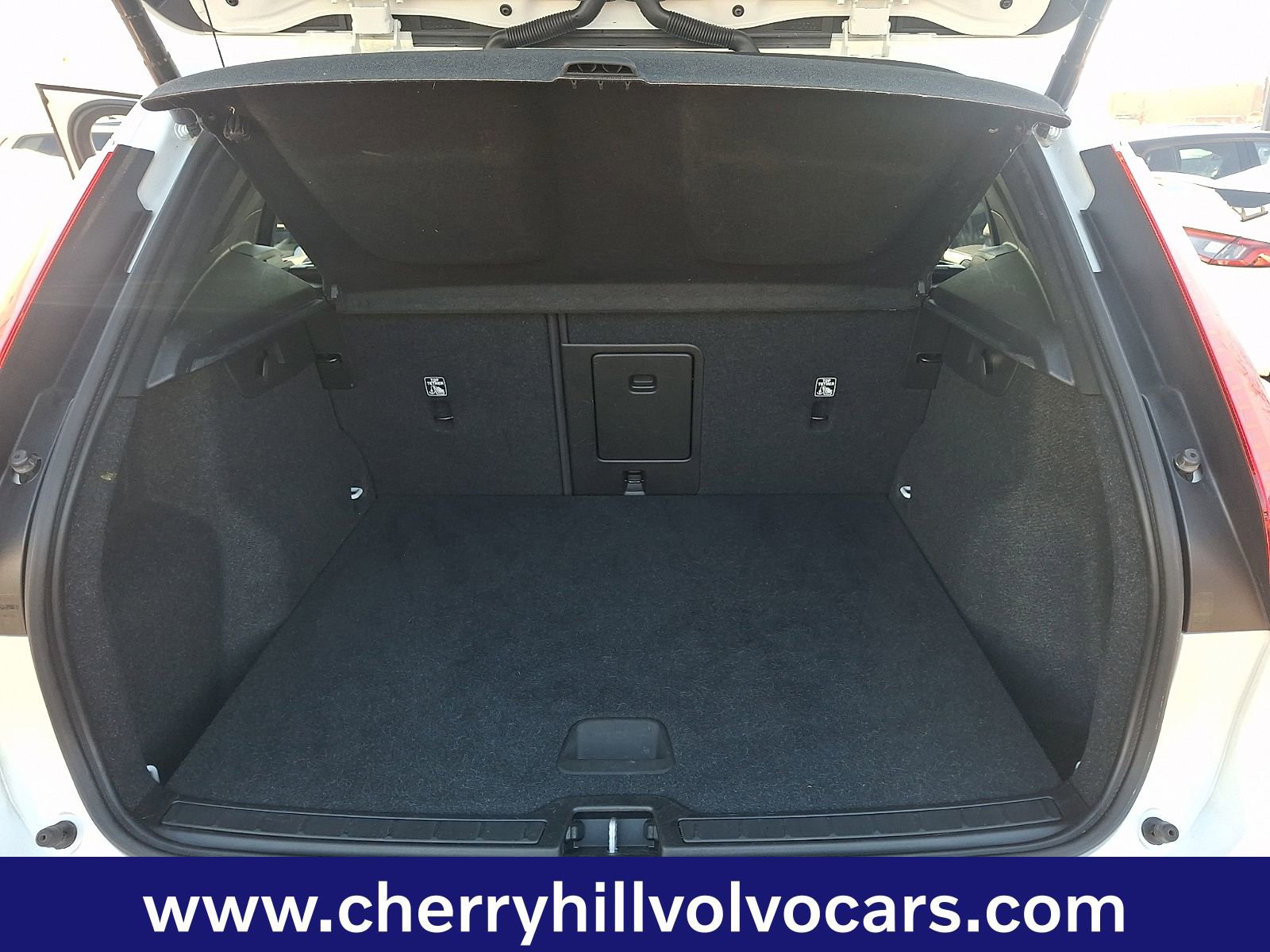 Certified 2023 Volvo XC40 B5 Core w/ Climate Package image 29