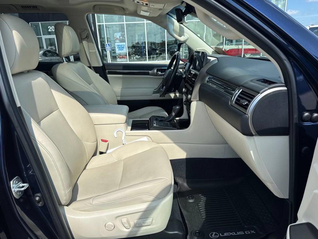 Used 2022 Lexus GX 460 Luxury w/ Sport Design Package AWD/4WD image 31