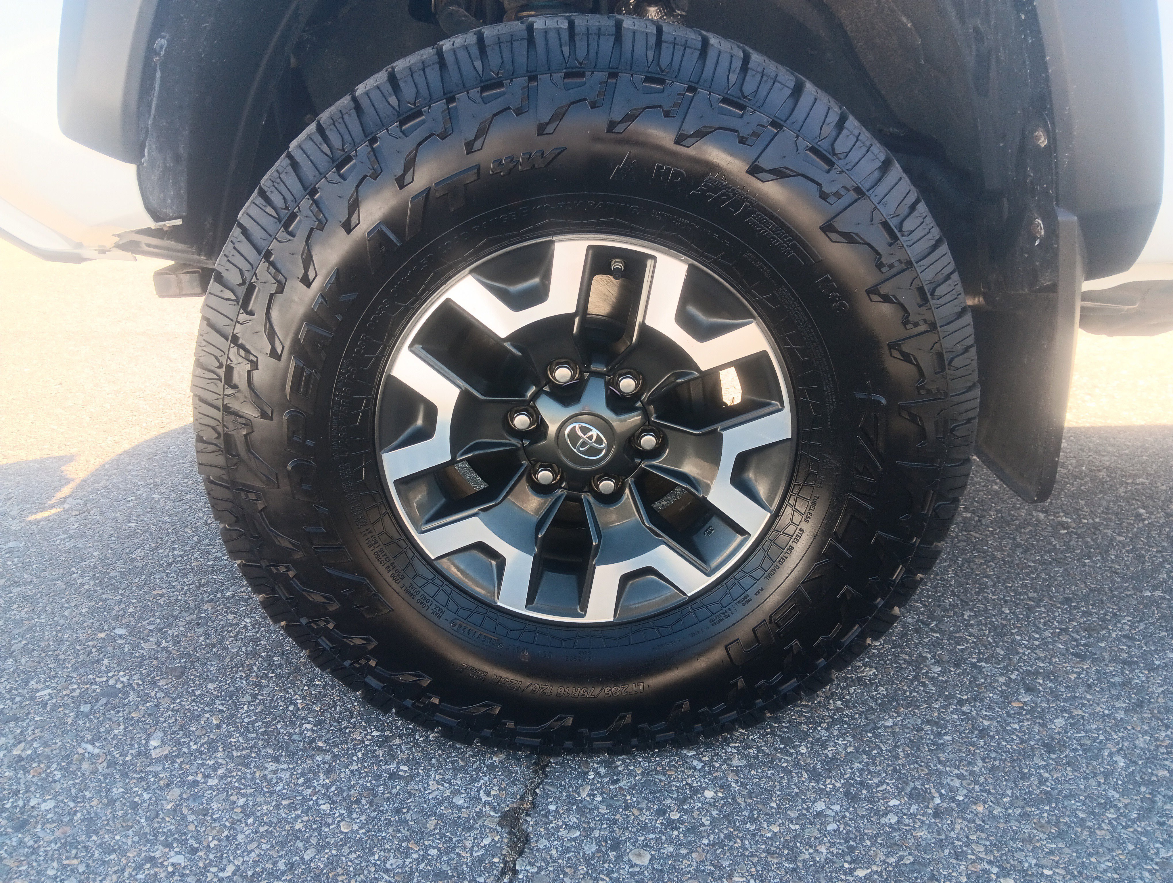 Used 2020 Toyota Tacoma TRD Off-Road w/ Technology Package image 12