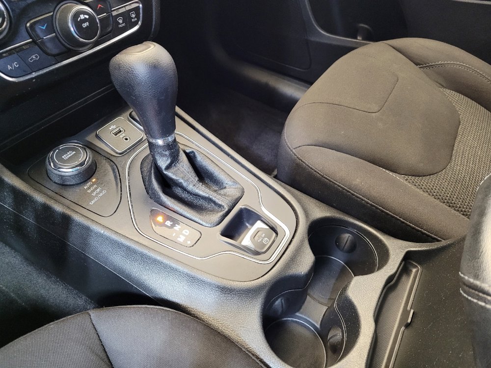 Used 2019 Jeep Cherokee Latitude w/ Cold Weather Group image 26