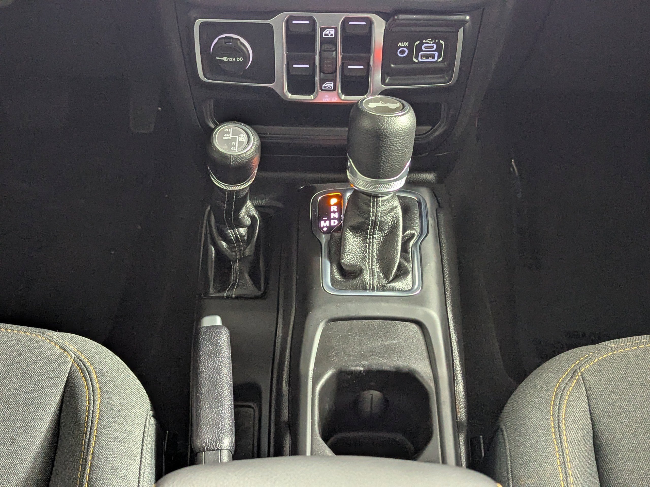 Used 2025 Jeep Wrangler Unlimited Sahara AWD/4WD image 18