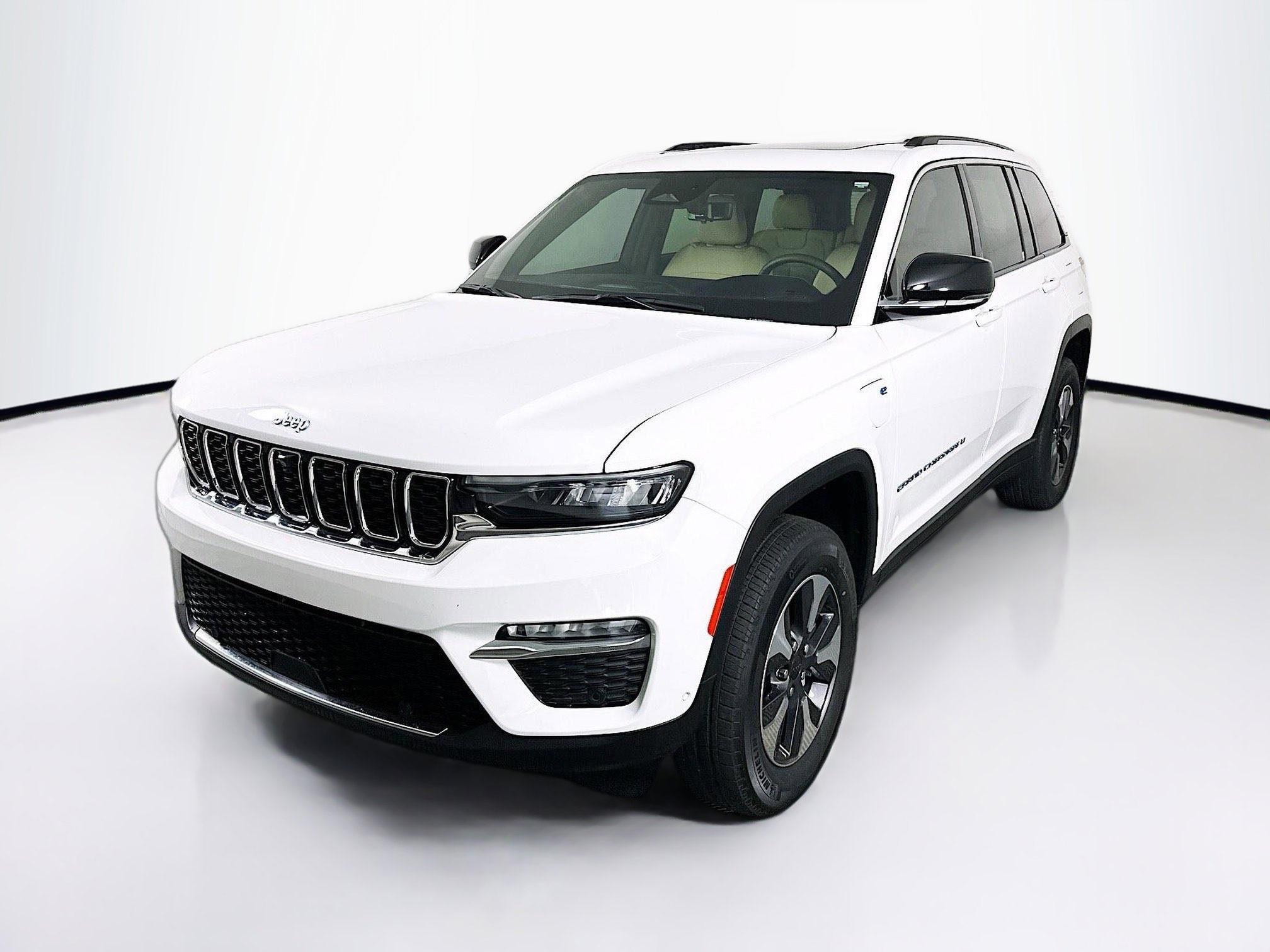 Used 2022 Jeep Grand Cherokee Limited 4xe w/ Luxury Tech Group II AWD/4WD image 3