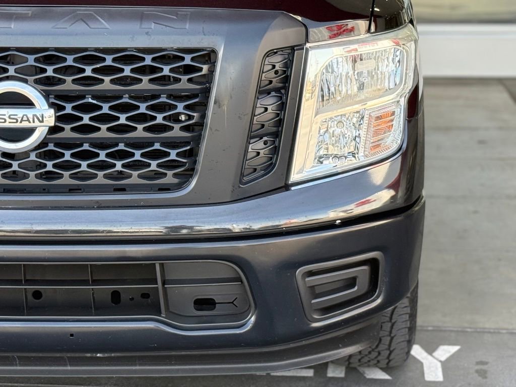 Used 2017 Nissan Titan S image 5