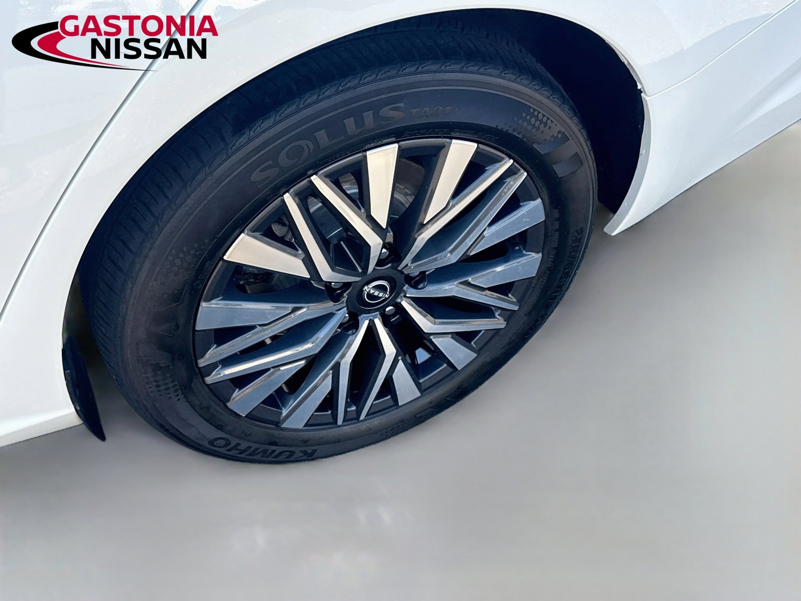 Used 2025 Nissan Altima 2.5 SV FWD image 36