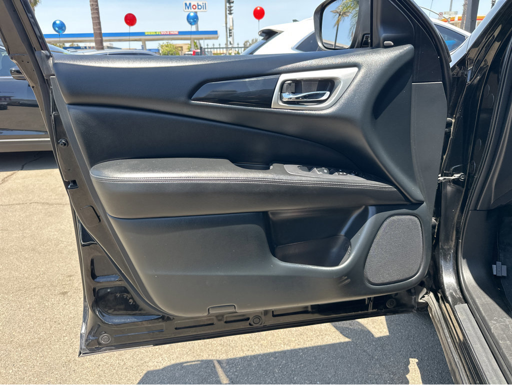 Used 2020 Nissan Pathfinder SV image 15