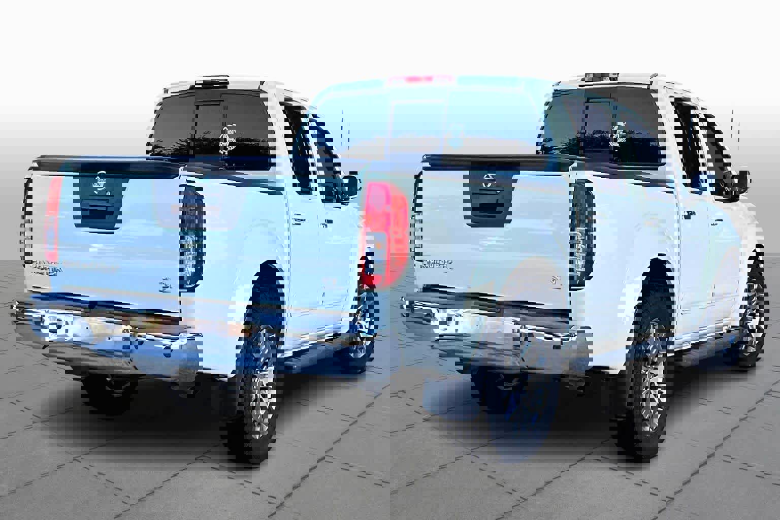 Used 2014 Nissan Frontier SL image 12