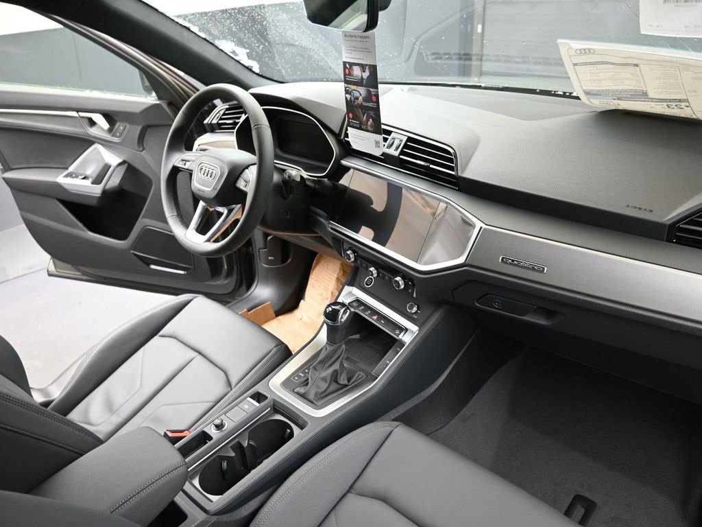 New 2025 Audi Q3 2.0T Premium image 12