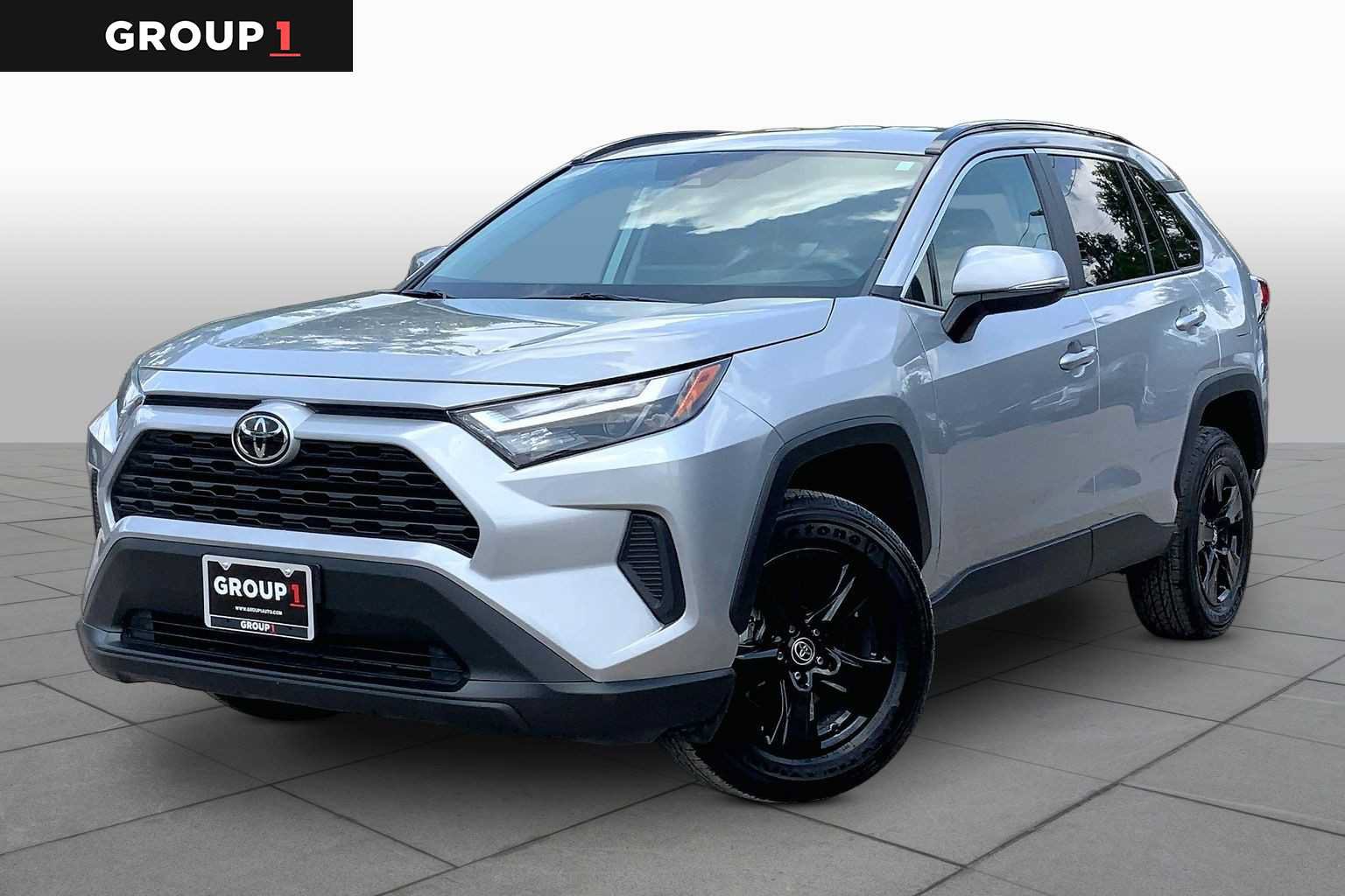 Used 2025 Toyota RAV4 XLE FWD image 1