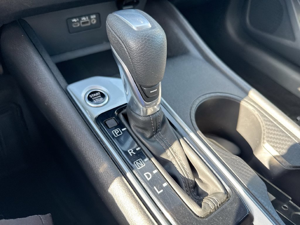 Used 2025 Nissan Altima 2.5 SV AWD/4WD image 16