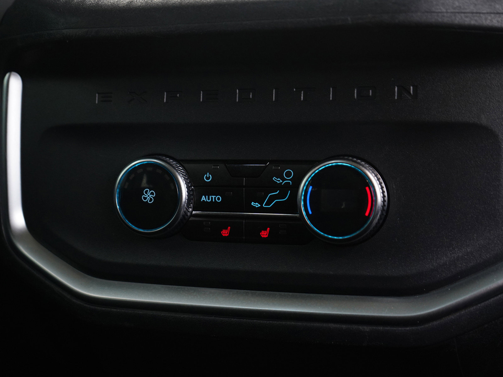 Used 2025 Ford Expedition Max Platinum AWD/4WD image 17
